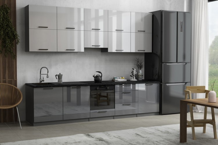 Zestaw mebli kuchennych POLA 5 z antracytowym korpusem, dolnymi frontami w grafitowym połysku i górnymi w połyskującym aluminium. Blat czarny 300 cm. Kompletny układ 10 szafek – nowoczesna, lśniąca zabudowa kuchni o wysokiej funkcjonalności.